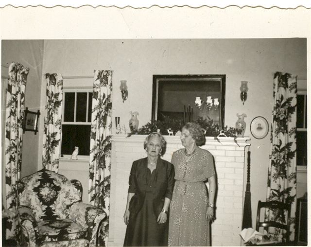 Description: Lizzie and Josie Yoakum